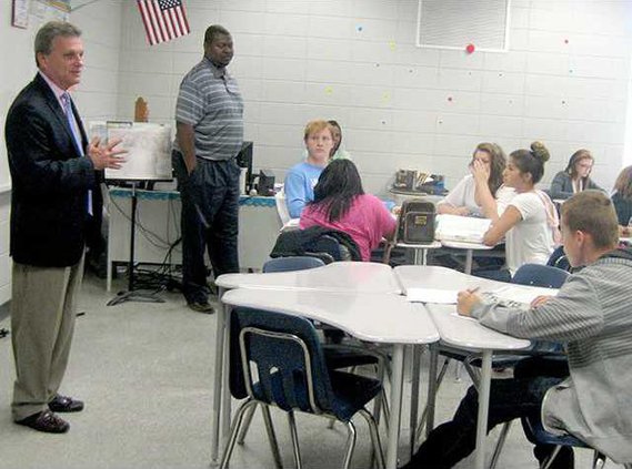 1 Pic 1 for Wed 5-13 Buddy Carter Visits US Govt Class at Long Co School