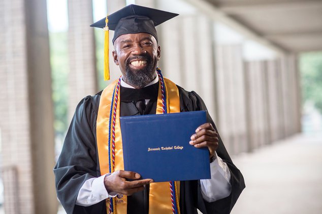 STC_2018Grad_ Lewis.jpeg