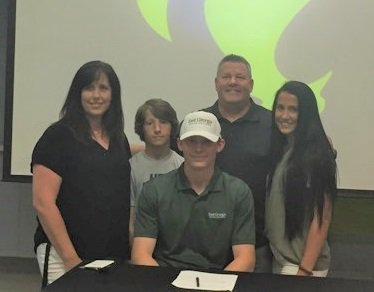 Signing 4 Gilkey.jpg